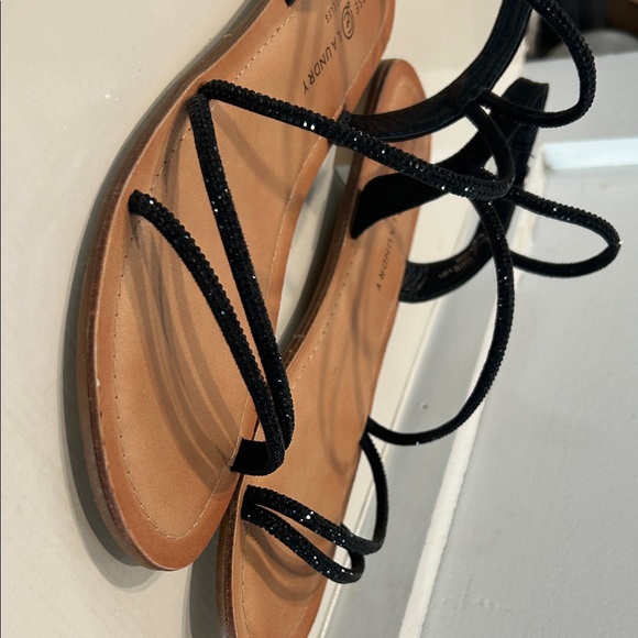 Chinese Laundry Black and Tan Strappy Sandals - Picture 4 of 4